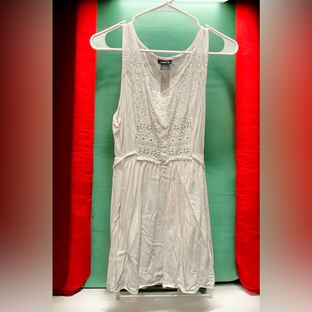 Rue21 White Rayon Cotton Blend dress LARGE pit to pit 16in length 33in